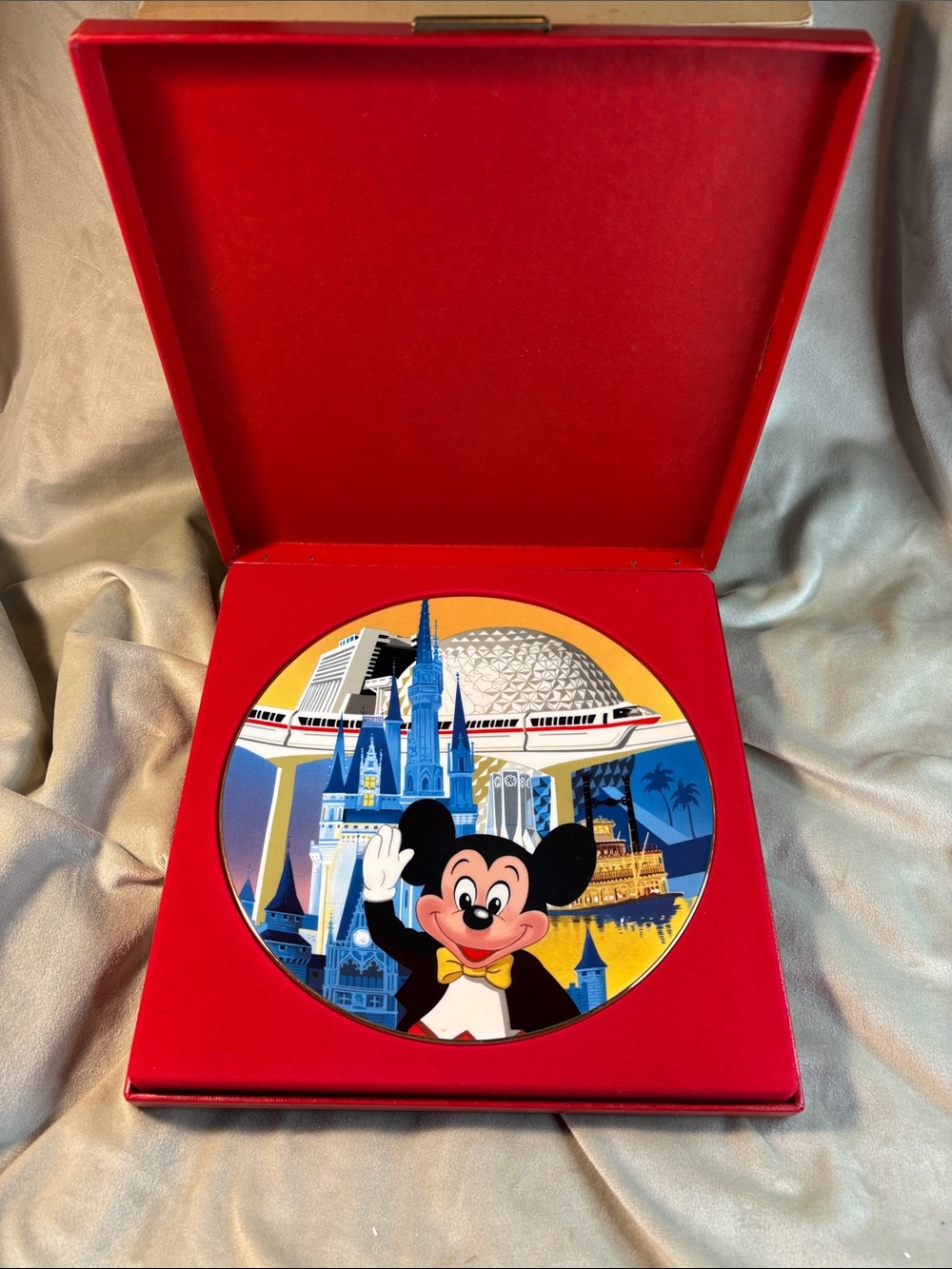 Disney World Commemorative Mickey Mouse Souvenir Plate 1971-1986 Limited
